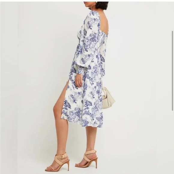 🔥 Closet Sale! Reformation-Inspired | o.p.t Blue & White Long Sleeve Sundress - Picture 2 of 4